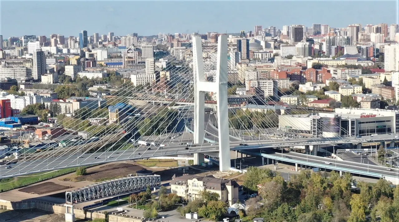 Сроки сдачи четвертого моста через Обь в Новосибирске перенесены на 31 декабря 2027 года; ведомства закрепили новые договоренности после обращения концессионера.