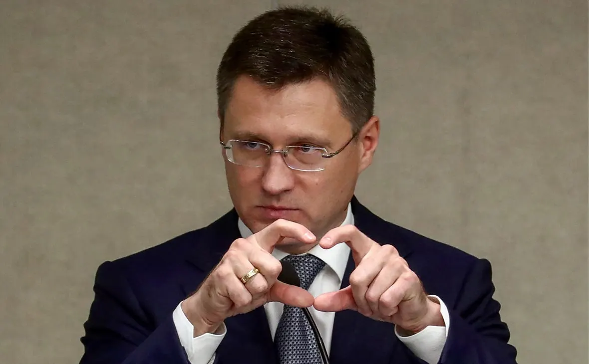 Беспилотники атаковали три НПЗ и один газохимический комплекс; повреждения несерьёзные на одном из предприятий. Власти сообщают о готовности продолжать работу защиты и о продлении запрета на экспорт дизельного топлива до конца января.