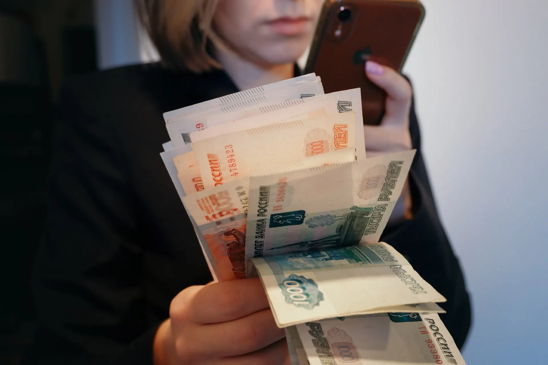 Замедление экономики объясняется не только уровнем ставки, но и совокупностью факторов, влияющих на инвестиционную активность и деловую уверенность.
