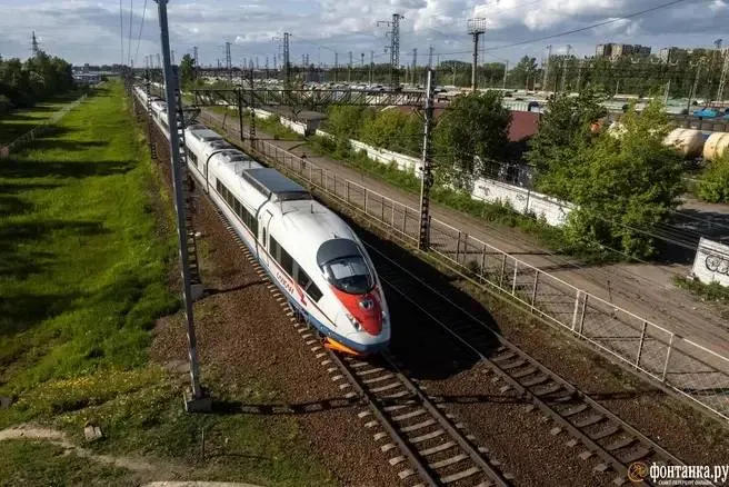 Идея предусматривает скоростные маршруты между городами Западной Сибири и вызывает вопросы об экономической целесообразности и инфраструктуре.