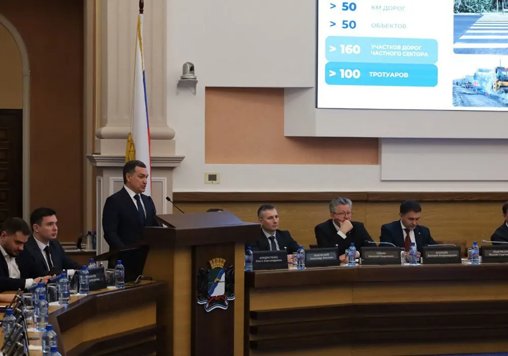 Депутаты и эксперты обсуждают ожидаемый дефицит и влияние изменений в НДФЛ на город, где Новосибирск — крупнейший муниципалитет.