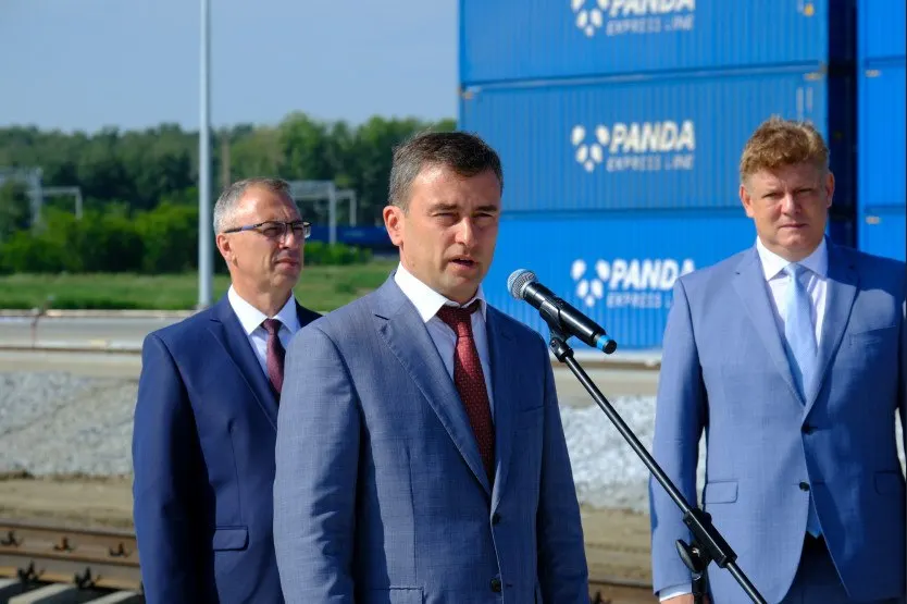 Законопроект предусматривает перевод около 13,5 га сельхозугодий в категорию промышленности в Коченёвском районе ради создания логистического узла у железной дороги.