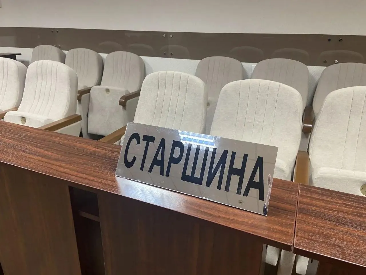 Число заседателей сократят вдвое, а в совещательной комнате помимо них будет сидеть судья.