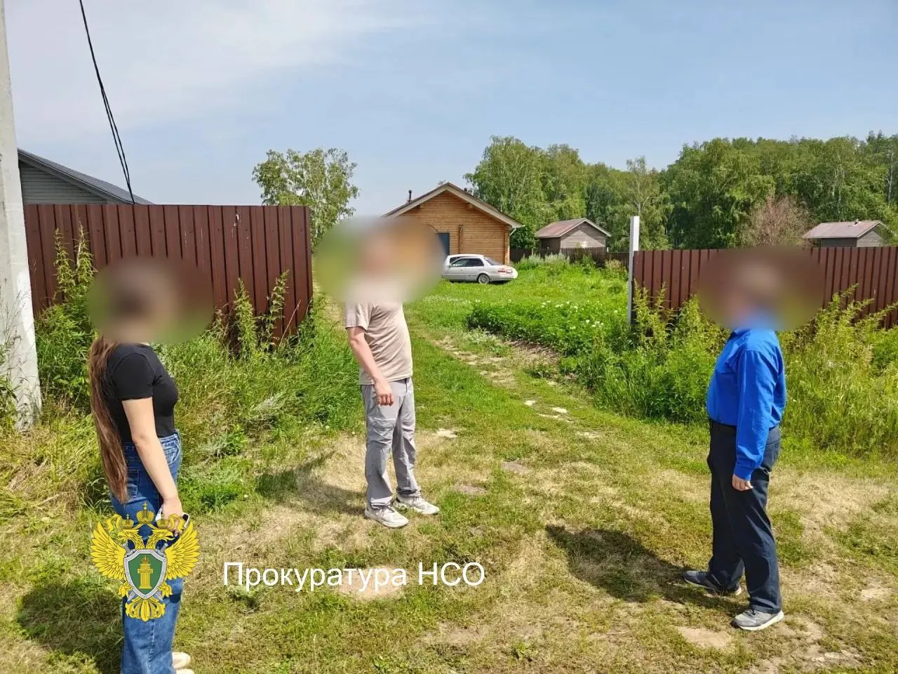В Новосибирске трое мужчин обвиняются в похищении человека, вымогательстве и крупной краже, связанной с выводом криптовалюты на сумму примерно 1,3 млрд рублей; дело направлено в суд.