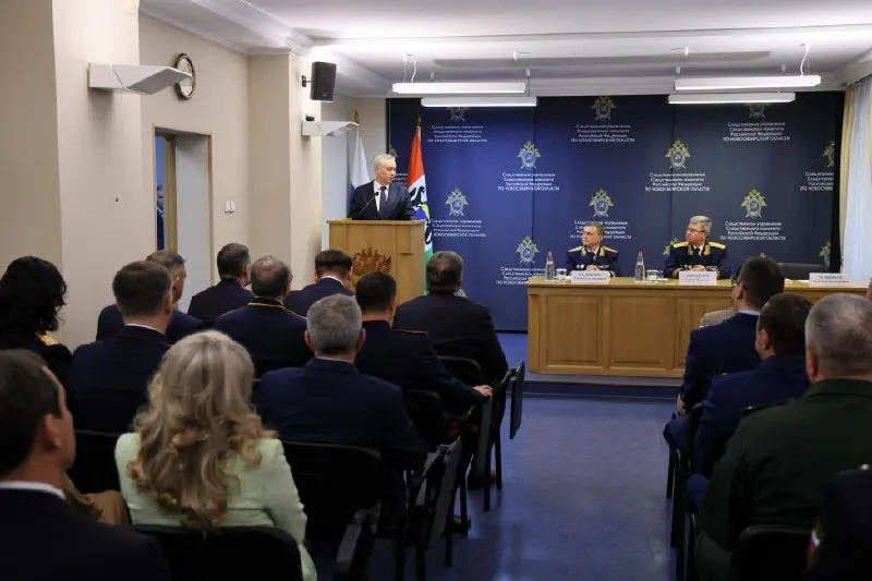 На встрече обсудили миграцию, экономическое развитие региона и задачи по совершенствованию работы власти региона.